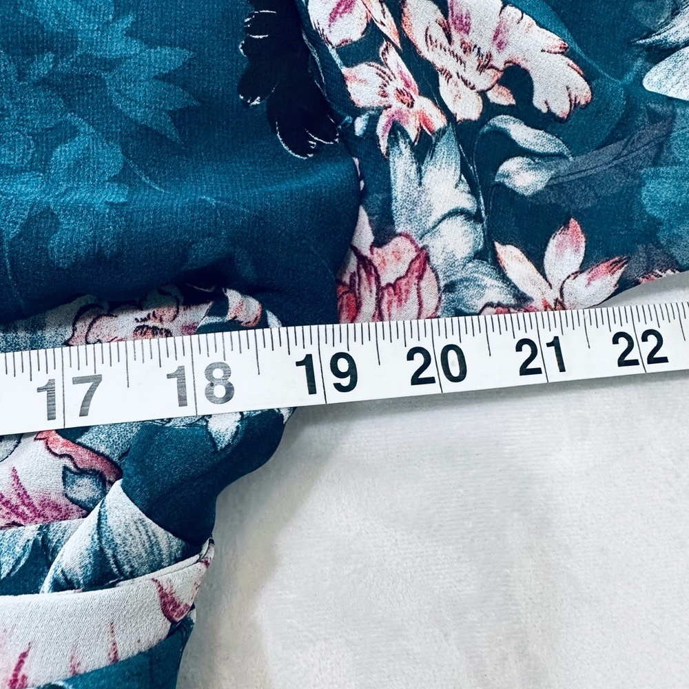 City Chic Blue Floral Blouse Womens Size Large/20 - Picture 4 of 5